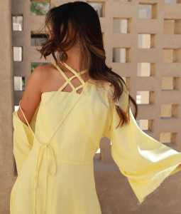 laya in yellow