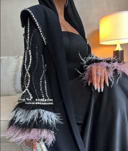 Feathers black abaya